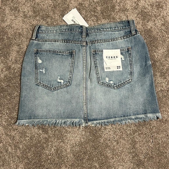 NWT Medium Blue Jean Mid Rise Mini Skirt by Ceros, size 27 - Picture 4 of 5